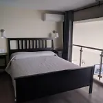 Above The Sea Apartment *