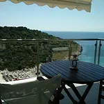 Apartment Above The Sea *