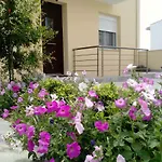 Above The Sea Apartment