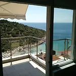 Above The Sea Apartment Skála Marión