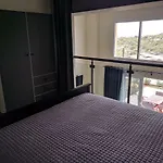 Above The Sea Apartment *