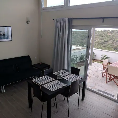 Above The Sea * Skála Marión