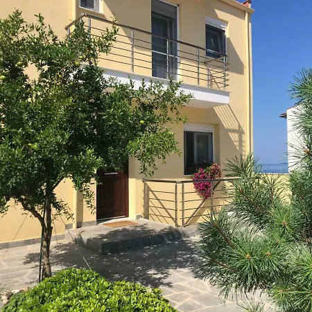 Apartment Above The Sea