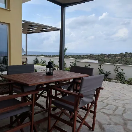 Above The Sea * Skála Marión