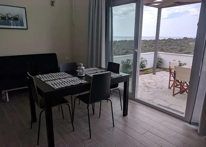 Above The Sea * Skála Marión