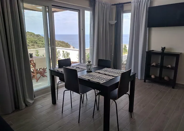 Above The Sea Apartment Skála Marión