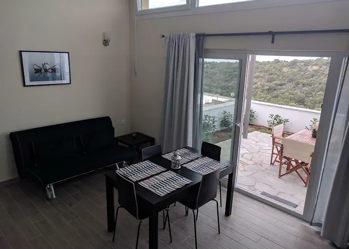 Above The Sea * Skála Marión