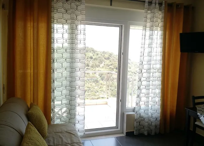 Above The Sea Skála Marión