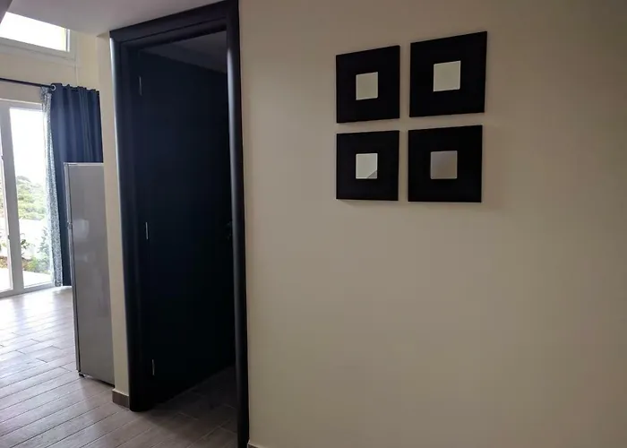 Above The Sea Apartment