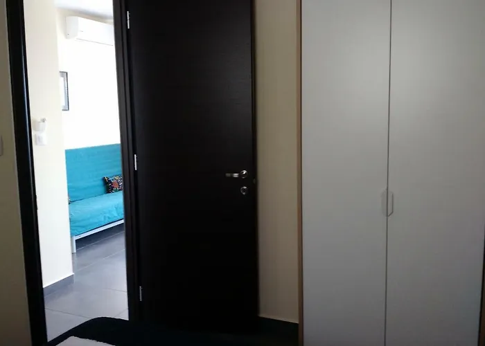 Above The Sea Apartment