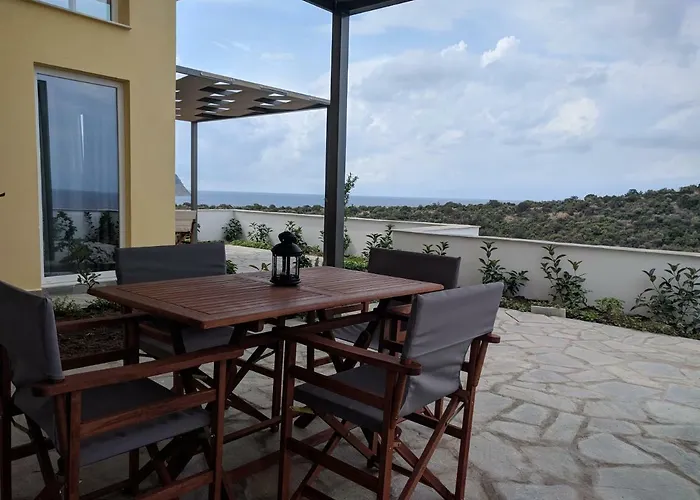 Above The Sea * Skála Marión