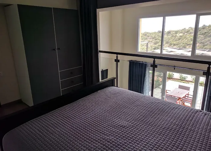 Above The Sea Apartment *