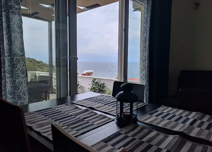 Above The Sea * Skála Marión